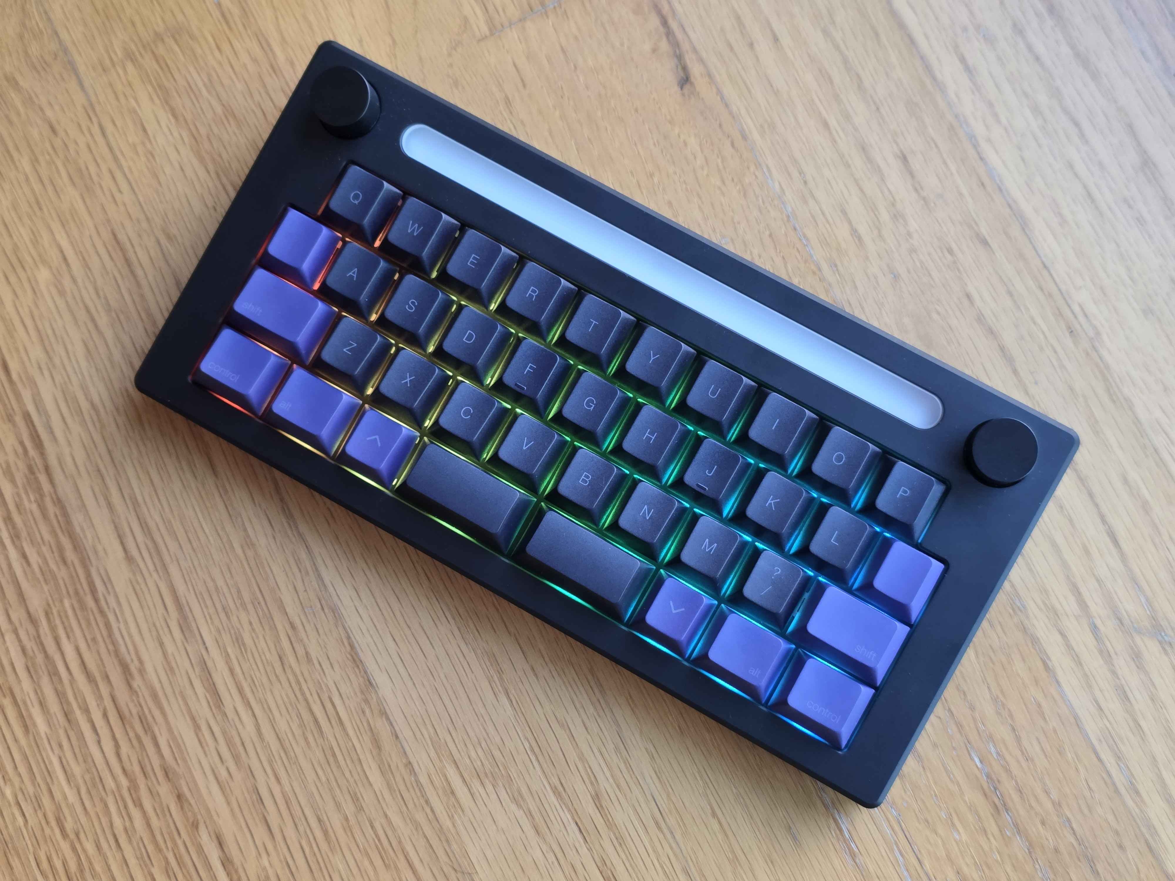 Apos x Community 40% Micro Keyboard with twin encoder knobs